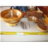 Image 3 : wooden bowls, cups, chicken ornament