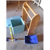 Image 2 : drying stand, small shovel, misc