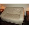 Image 1 : White leather loveseat - 55" long