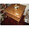 Image 4 : 3-piece set (2) End Tables + Coffee Table with (2) Lamps - table is 48W 22D