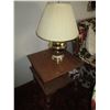 Image 5 : 3-piece set (2) End Tables + Coffee Table with (2) Lamps - table is 48W 22D