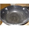 Image 4 : Enamel Bread pan + canner pot