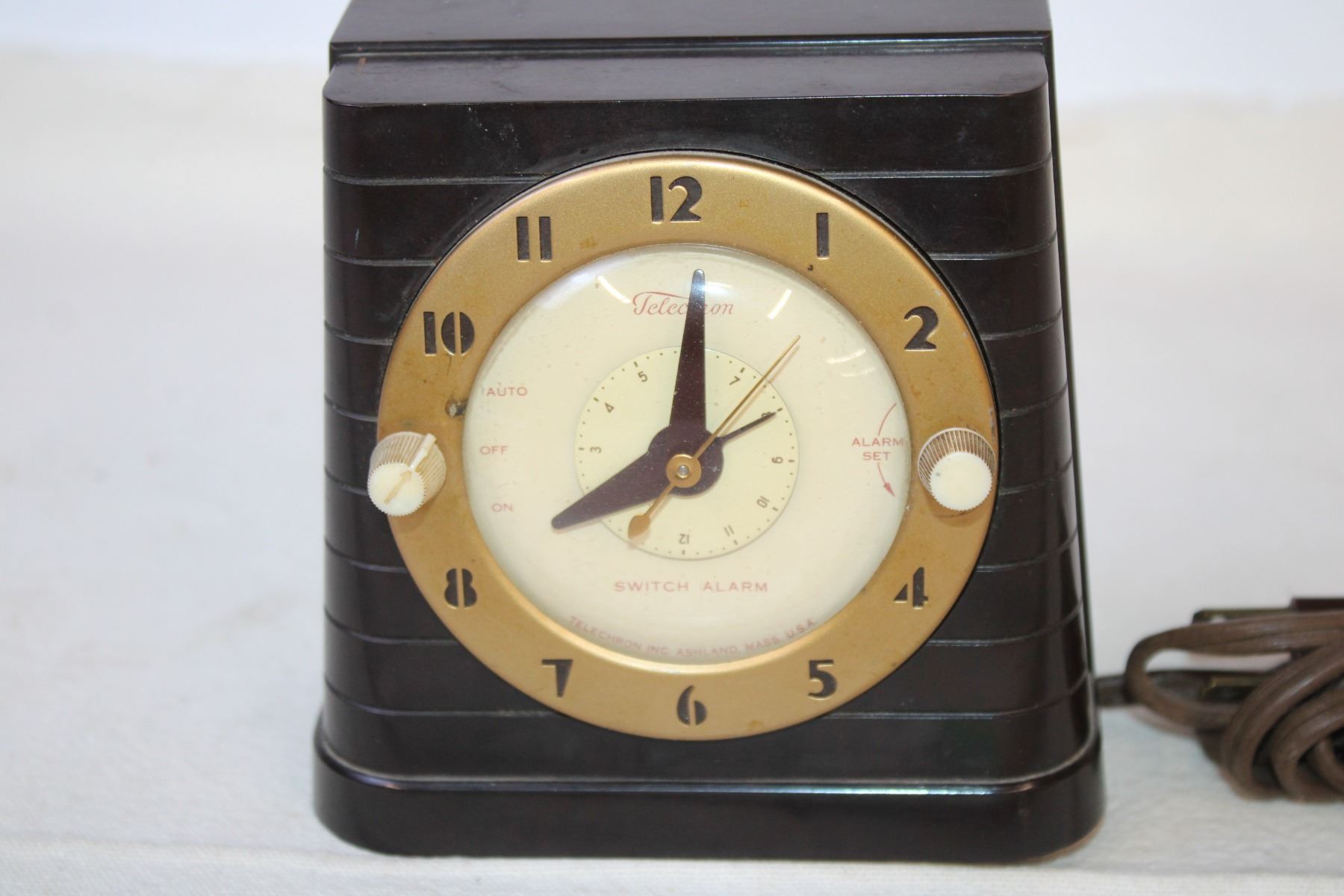 Telechron 910 Telechron Electric Clock - Bodnarus Auctioneering