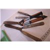Image 3 : Garden Sprinkler + (3) Vintage Garden Shears