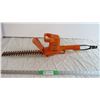 Image 1 : Black and Decker 13" Hedge Trimmer