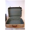 Image 4 : *Vintage Travelgard Suitcase and Smaller Antique Suitcase
