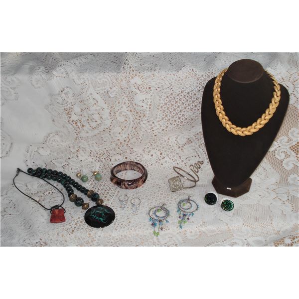 Costume jewelry assortment