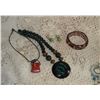 Image 2 : Costume jewelry assortment