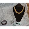 Image 3 : Costume jewelry assortment