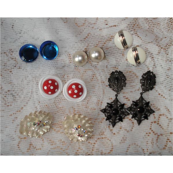 Assorted vintage and modern earrings