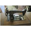 Image 7 : Singer Sewing Machine