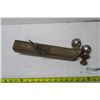 Image 3 : Hitch w/ 2" & 1 7/8" Balls