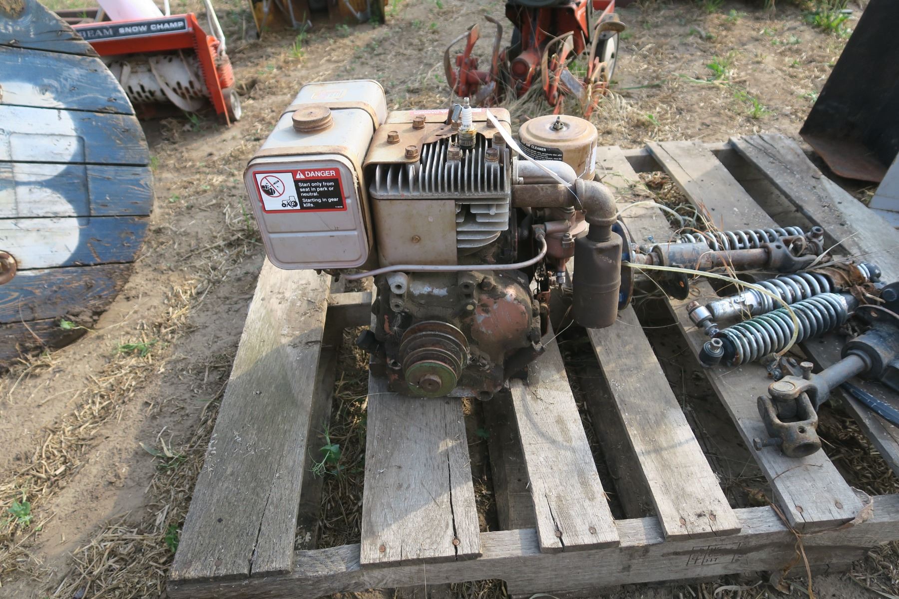 Briggs & Stratton Gas Engine Has Compression As Is