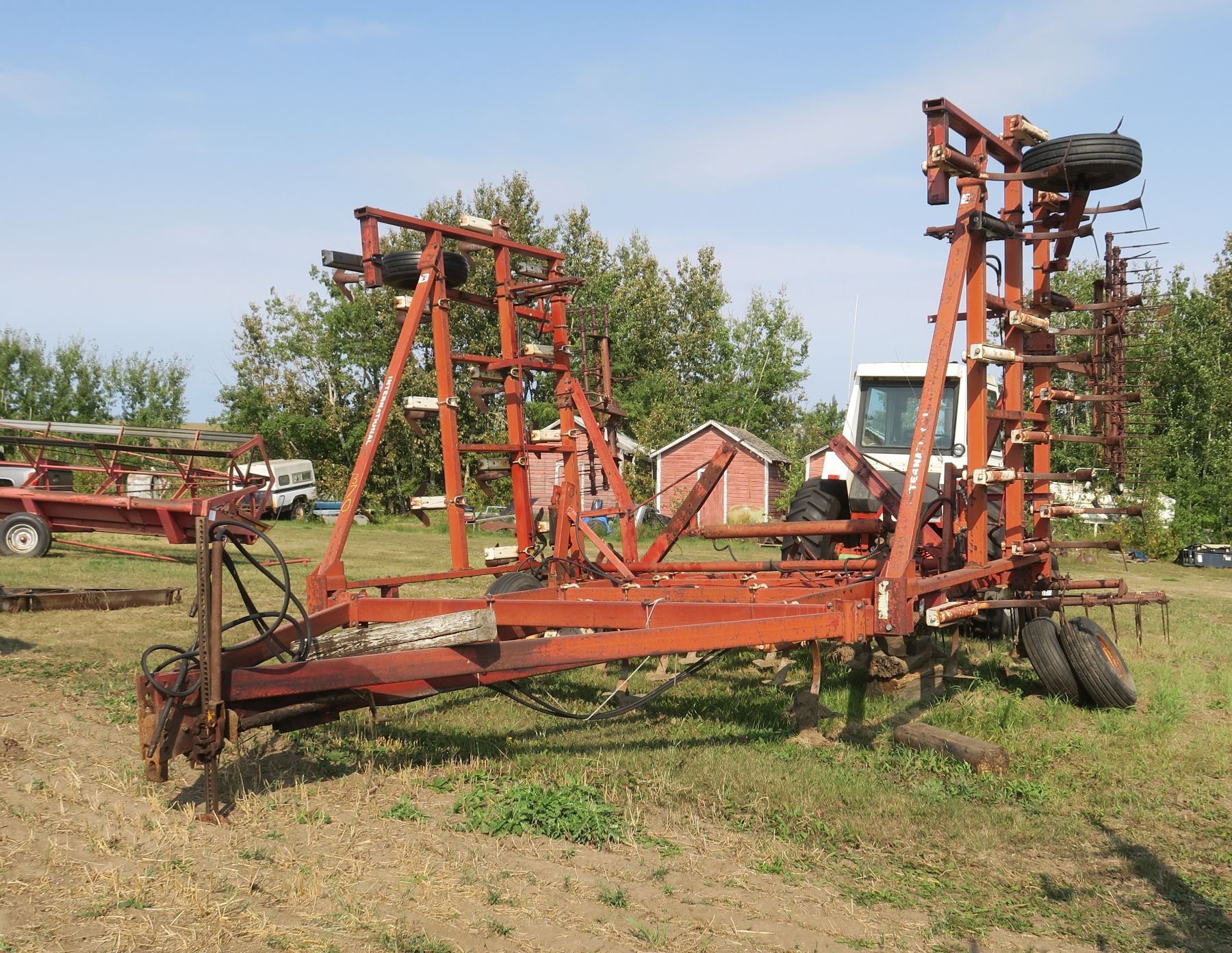 IH 645 Vibra-Chisel - Approx 25ft. - Schmalz Auctions