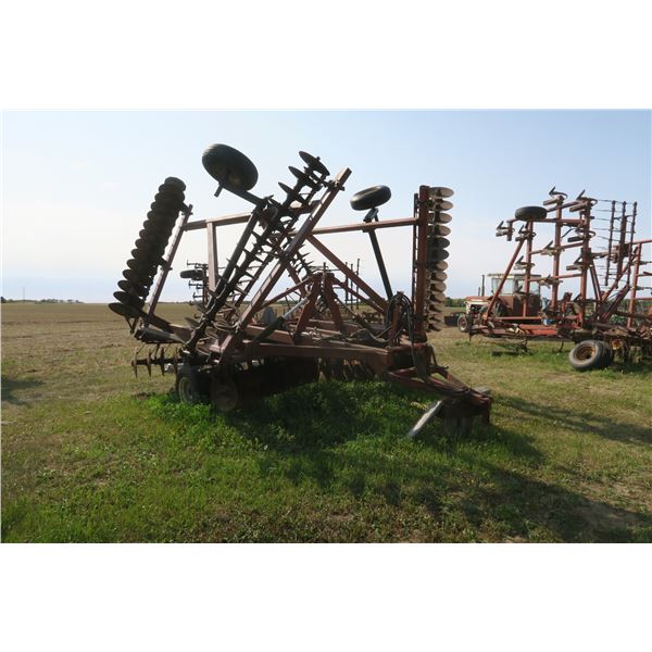 28ft. International 490 Tandem Disc