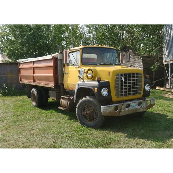 Ford 8000 Diesel Truck - ODO: 93007mi - VIN:R80BVX11155 - Box & Hoist, Roller Tarp - CAT 636 Engine