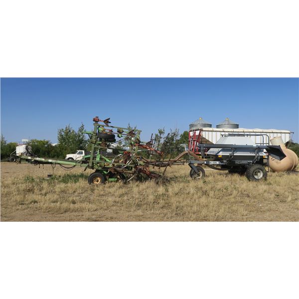 Co-op Implements 240 28ft. Seeder/Cultivator & Flexi-Coil 1110 Seed Cart
