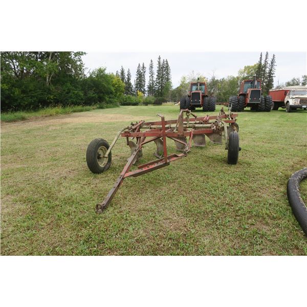 IH 6 Bottom Plow