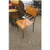 Image 2 : 9 Wooden Seat Chairs