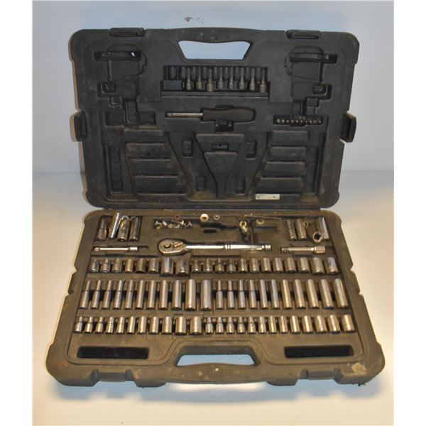 SOCKET SET WITH CASE