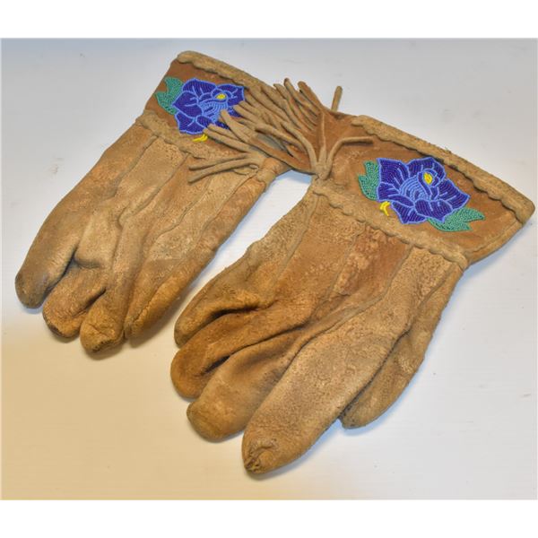 50'S ORIGINAL NATIVE GLOVES WITH BEAD WORK DESIGN