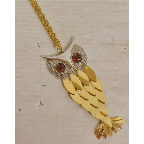 VINTAGE GOLD TONE NECKLACE AND PENDANT