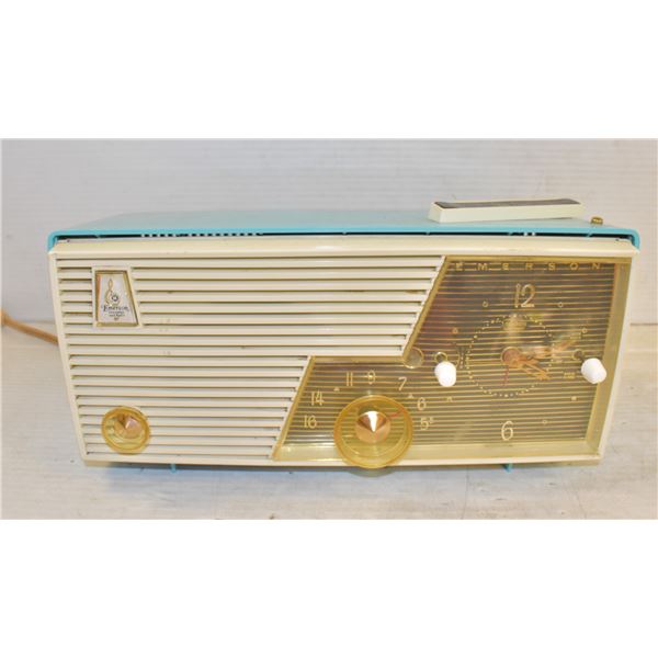 1950S BLUE PLASTIC EMERSON RADIO UNTESTED