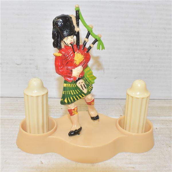 60'S SCOTTISH BAG PIPER SALT/PEPPER SHAKER