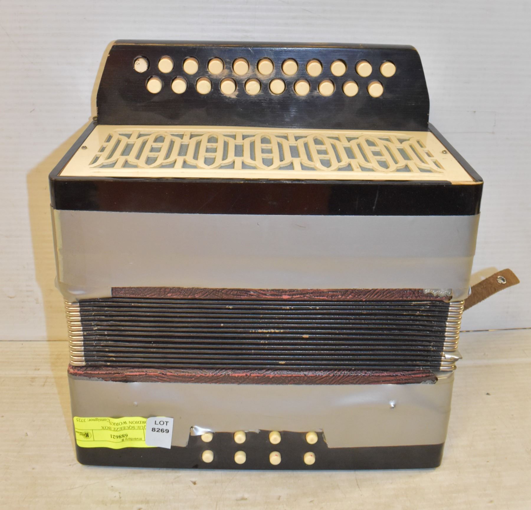 ANTIQUE SQUEEZE BOX ACCORDION WORKS