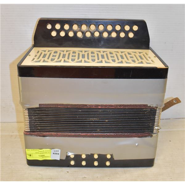 ANTIQUE SQUEEZE BOX ACCORDION WORKS