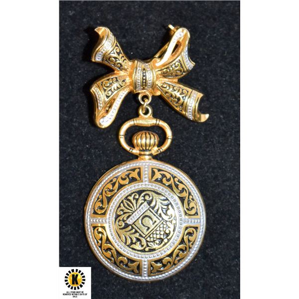 GOLD TONE ORNATE BROOCH