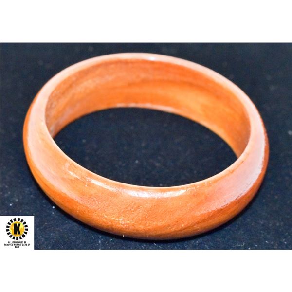 1970S WOODEN BANGLE BRACELET