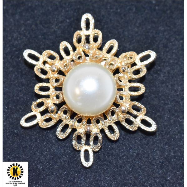 VINTAGE GOLD TONE W PEARL BROOCH