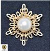 Image 1 : VINTAGE GOLD TONE W PEARL BROOCH