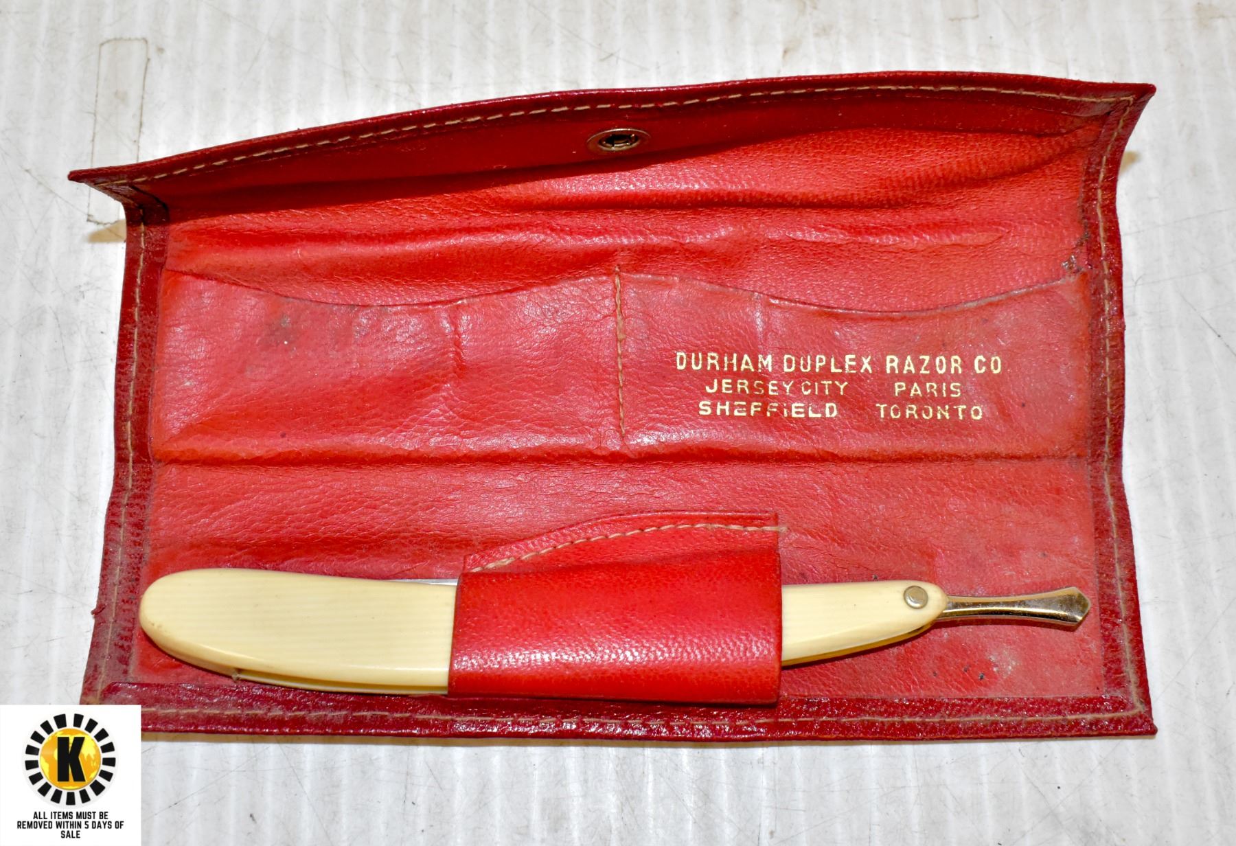 ANTIQUE BARBERS STRAIGHT RAZOR KIT FOR