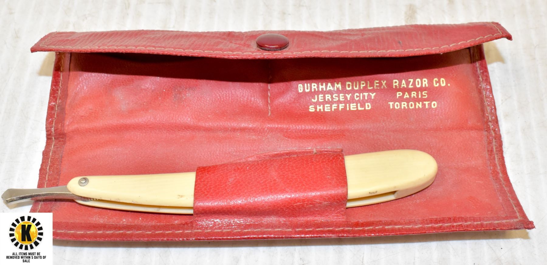 ANTIQUE BARBERS STRAIGHT RAZOR KIT FOR