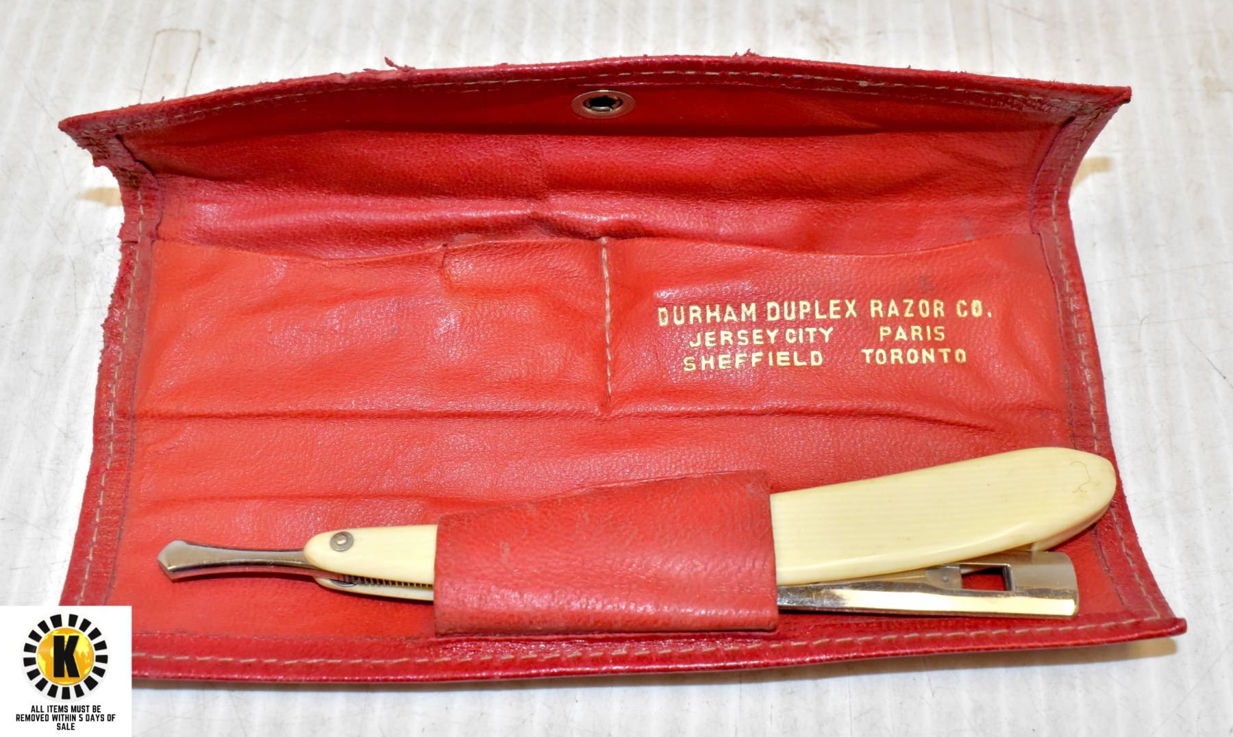 ANTIQUE BARBERS STRAIGHT RAZOR KIT FOR