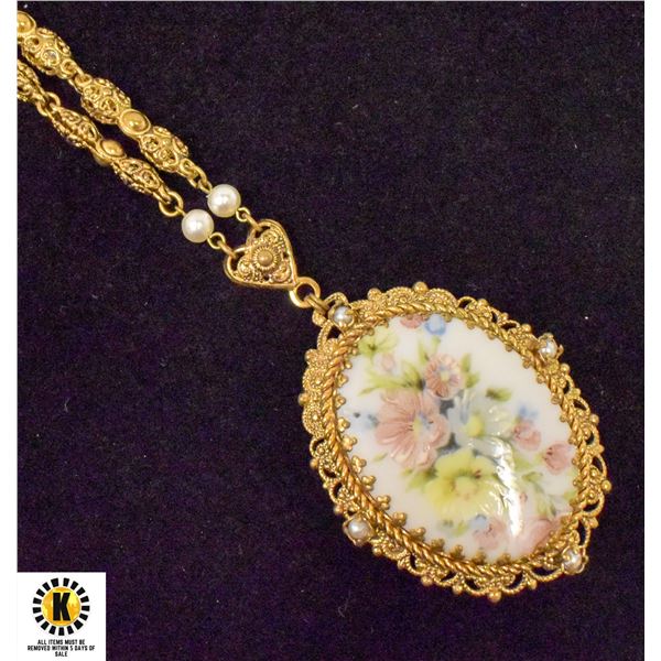 ANTIQUE HAND PAINTED NECKLACE W FLORAL CENTRE