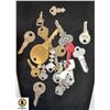 Image 1 : LOT OF ANTIQUE KEYS