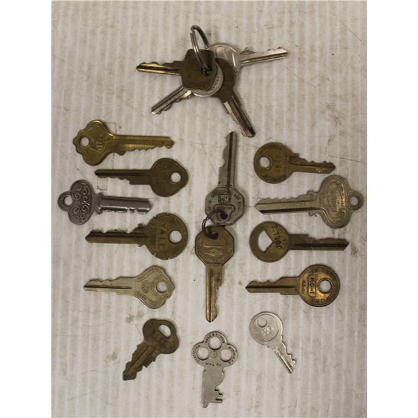 LOT ANTIQUE KEYS