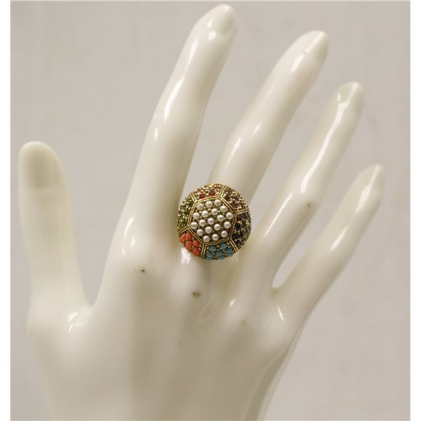 ORNATE COSTUME JEWELLERY RING WITH