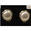 Image 1 : PEARL STYLE W GOLD TONE EARRINGS