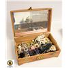 Image 1 : JEWELLERY BOX WITH CONTENTS