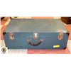 Image 1 : MID SIZED ANTIQUE STEAMER TRUNK