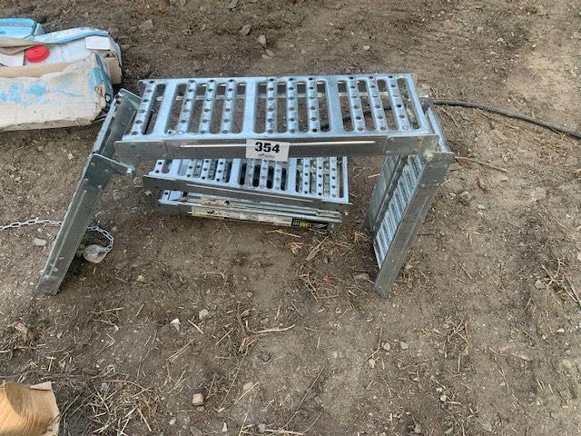 FOLDING LOADING RAMPS