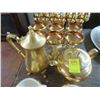 Image 2 : Teapot & Gold Colored Nude Stemware