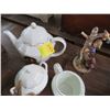Image 2 : Hummel Figurine & Porcelain Tea Set
