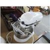 Image 2 : Kitchen Aid 8 Qt. Mixer & Attachments