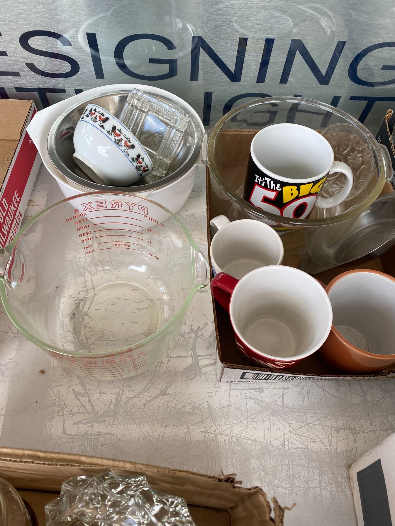 Assorted kitchen items