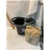 Image 2 : Mop bucket and decor